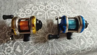 2 Carretes de Pesca (Naranja y Azul)