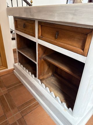 Barra de minibar de madera pintada