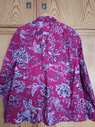 Camisa estampada burdeos mujer