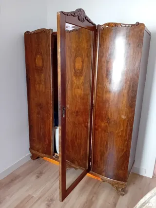 URGE Armario antiguo de madera