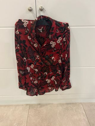 Camisa Zara granate floral fluida
