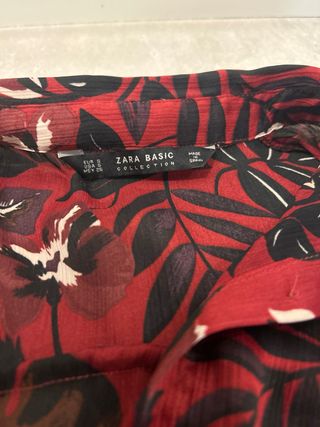 Camisa Zara granate floral fluida