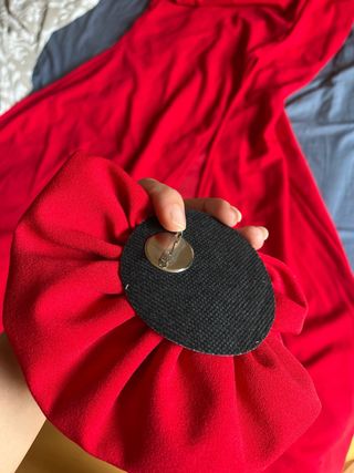 Vestido rojo largo con flor