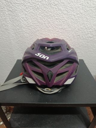 Casco Btwin bici morado y rosa