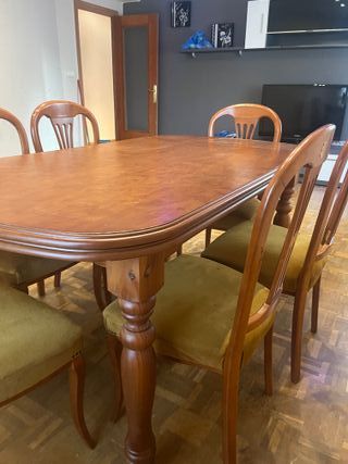 Mesa de comedor de madera y 6 sillas tapizadas