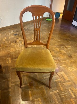 Mesa de comedor de madera y 6 sillas tapizadas