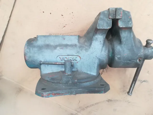 Tornillo de banco YORK 125