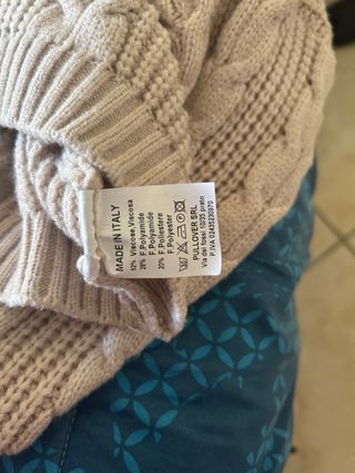 Pullover corto beige intrecciato