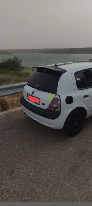 Alerón de coche negro