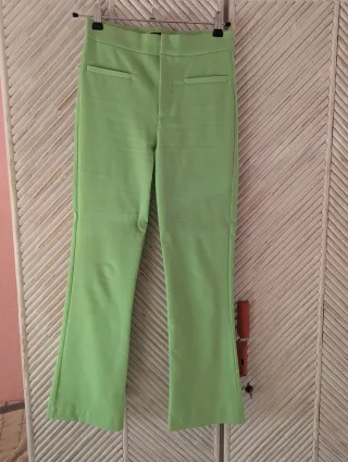 Pantalones flare de Zara