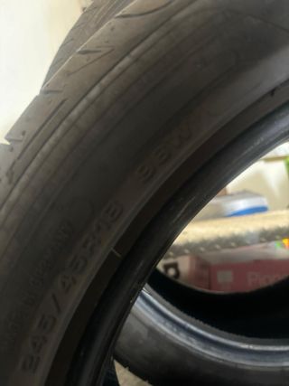 Neumáticos Goodyear 245/45R18 98W casi nuevos