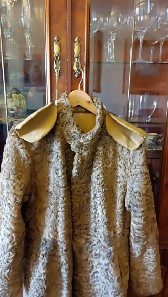 Abrigo Piel Mujer Reversible Precio no negociable.