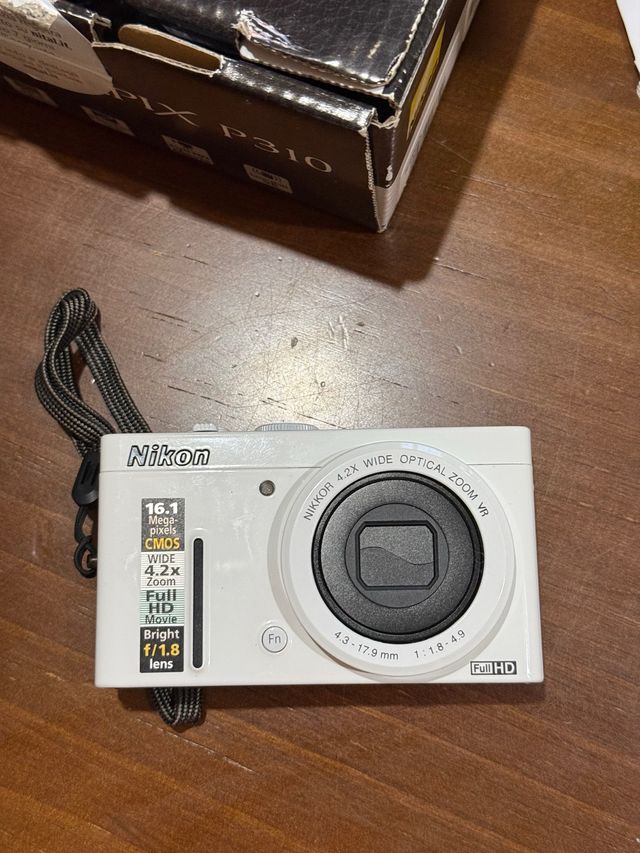 Cámara Nikon Coolpix P310 Blanca