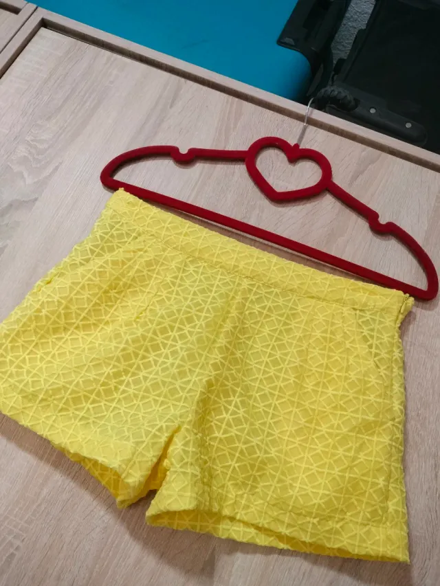 Minueto Pantalón Corto Bordado Amarillo
