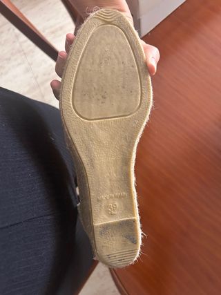 Sandalias cuña piel beige/dorado