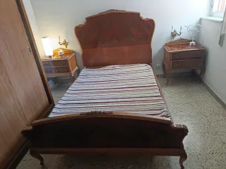 Set da letto e comodini antichi