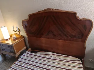 Set da letto e comodini antichi