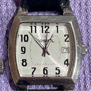 Relojes varios.