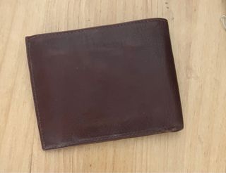 Cartera de piel marrón