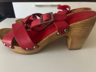 Sandalias de piel rojas