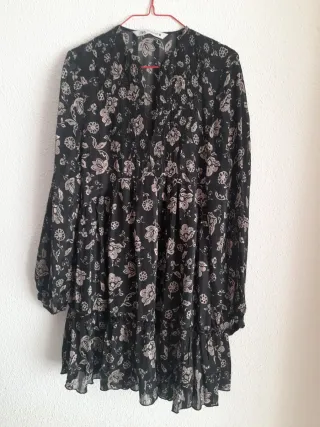 Vestido Zara negro/ dorado con forro en falda