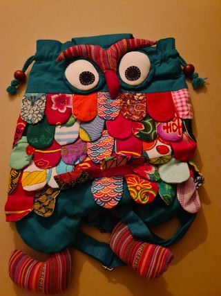 Mochila buho multicolor y verde azulado