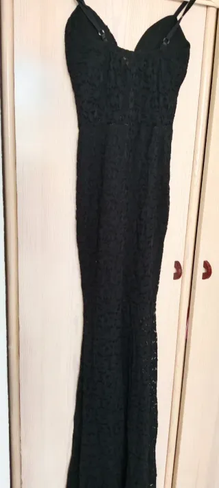 Vestido de fiesta largo negro con abertura