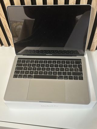 MacBook Pro 13” 2020 i5 8GB RAM 128GB SSD