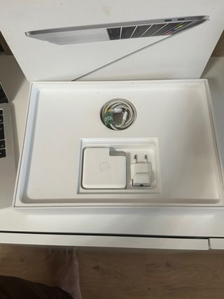 MacBook Pro 13” 2020 i5 8GB RAM 128GB SSD
