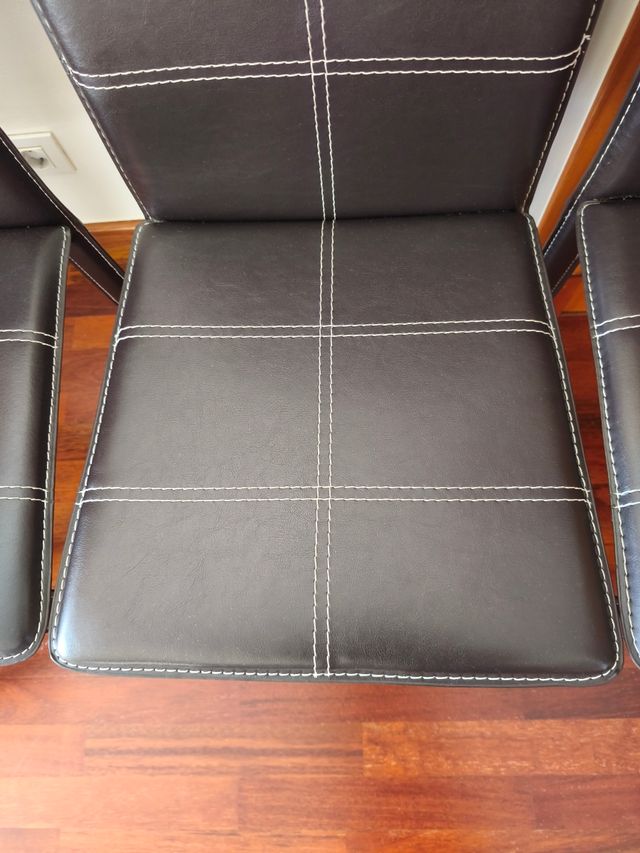4 sillas polipiel para salón.