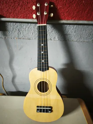Ukelele de madera