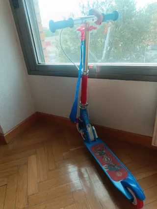 PATINETE Y CASCO  PARA NIÑOS DE REBAJAS 