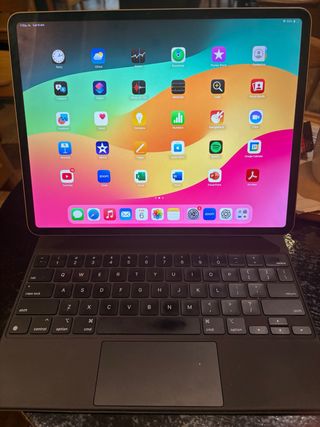 iPad Air 13” M2 256GB + Magic Keyboard + Apple Pen