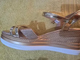 Sandalias doradas brillantes talla 40
