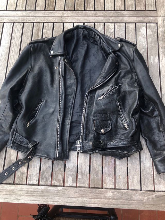 Chaqueta de cuero tipo motera