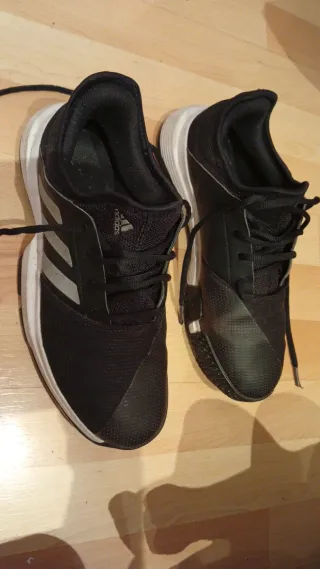Zapatillas Nike, Adidas, puma Blancas y Negras.
