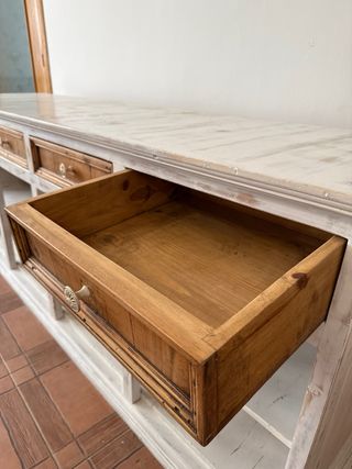 Mueble de TV de madera blanco y marrón