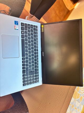 Ordenador portátil Acer Plata y Negro
