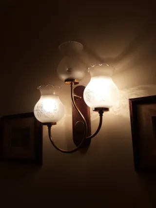 Lámpara de pared 3 luces dorada y blanca