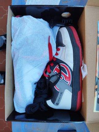 Zapatillas Heelys niño con ruedas grises y rojas