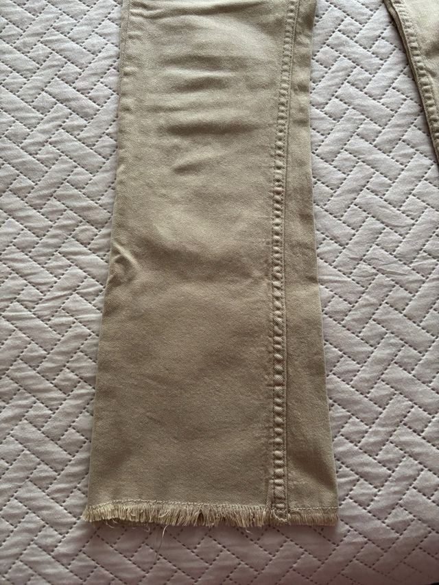 Pantalones beige flare
