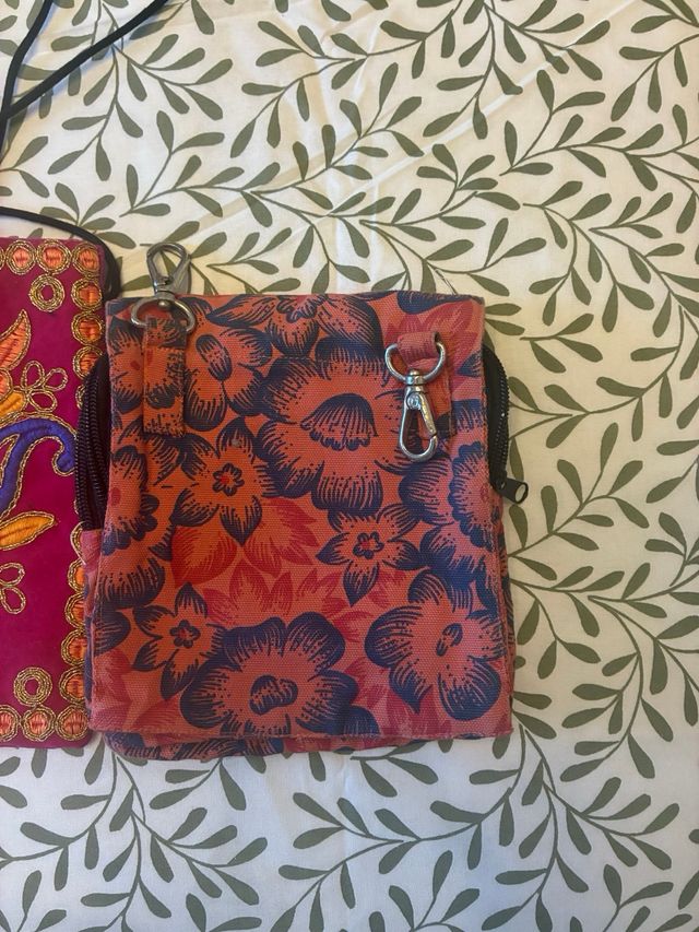 Set 2 Bolsitas Móvil Bordadas