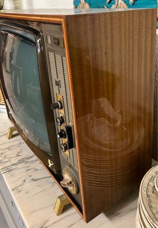 Televisor antiguo para decorar