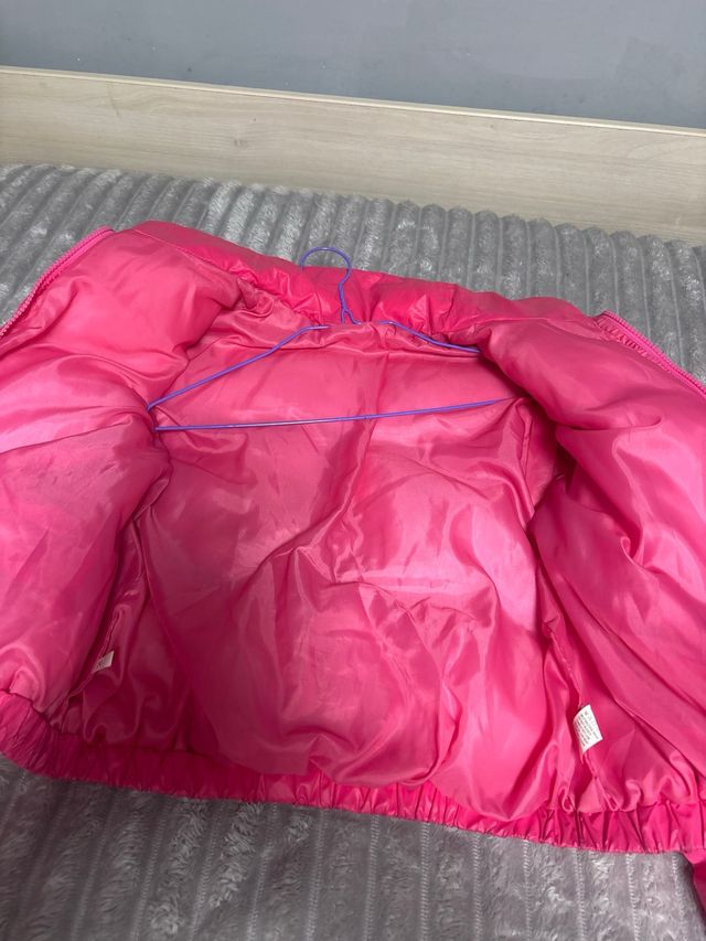 Abrigo rosa corto acolchado