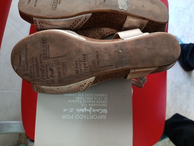 Sandalias doradas mujer