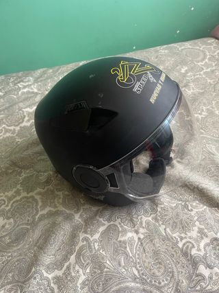 Casco de moto negro
Talla M