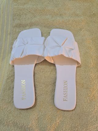 Sandalias planas blancas talla 40