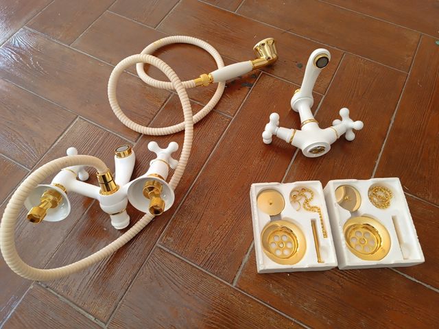 Grifería Baño Ducha y Lavabo Oro Blanco