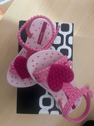 Sandalias Ipanema Niña Corazón Rosa
talla 17/18