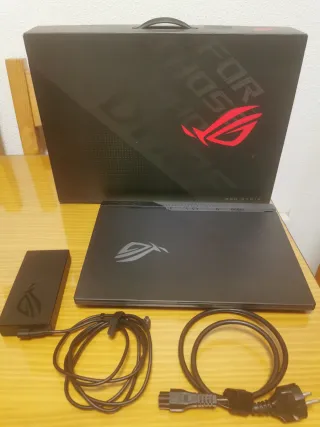 Portátil Asus ROG Strix G513IC + caja y funda